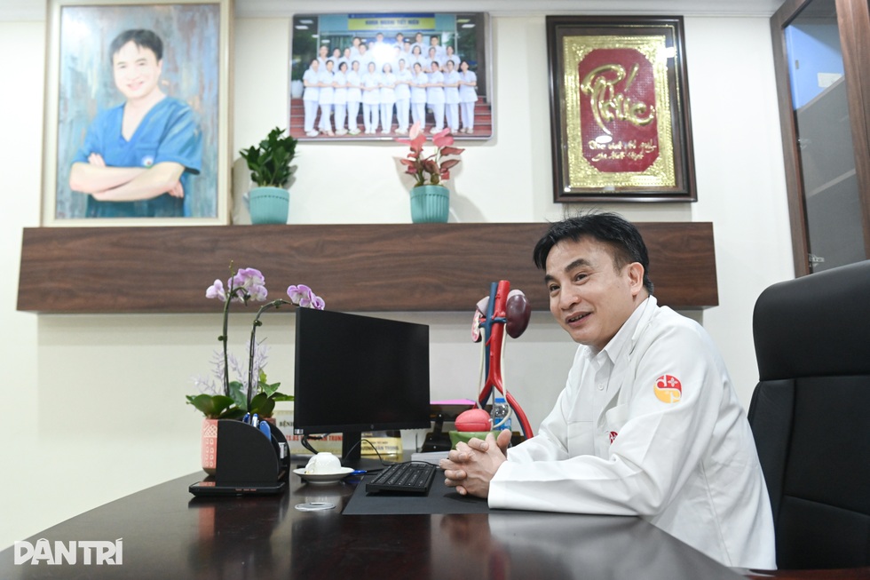 Gặp bác sĩ “bệnh nhân thấy là cười”, xin thôi trưởng khoa để làm lính mổ - 2 Gặp bác sĩ “bệnh nhân thấy là cười”, xin thôi trưởng khoa để làm lính mổ - 2