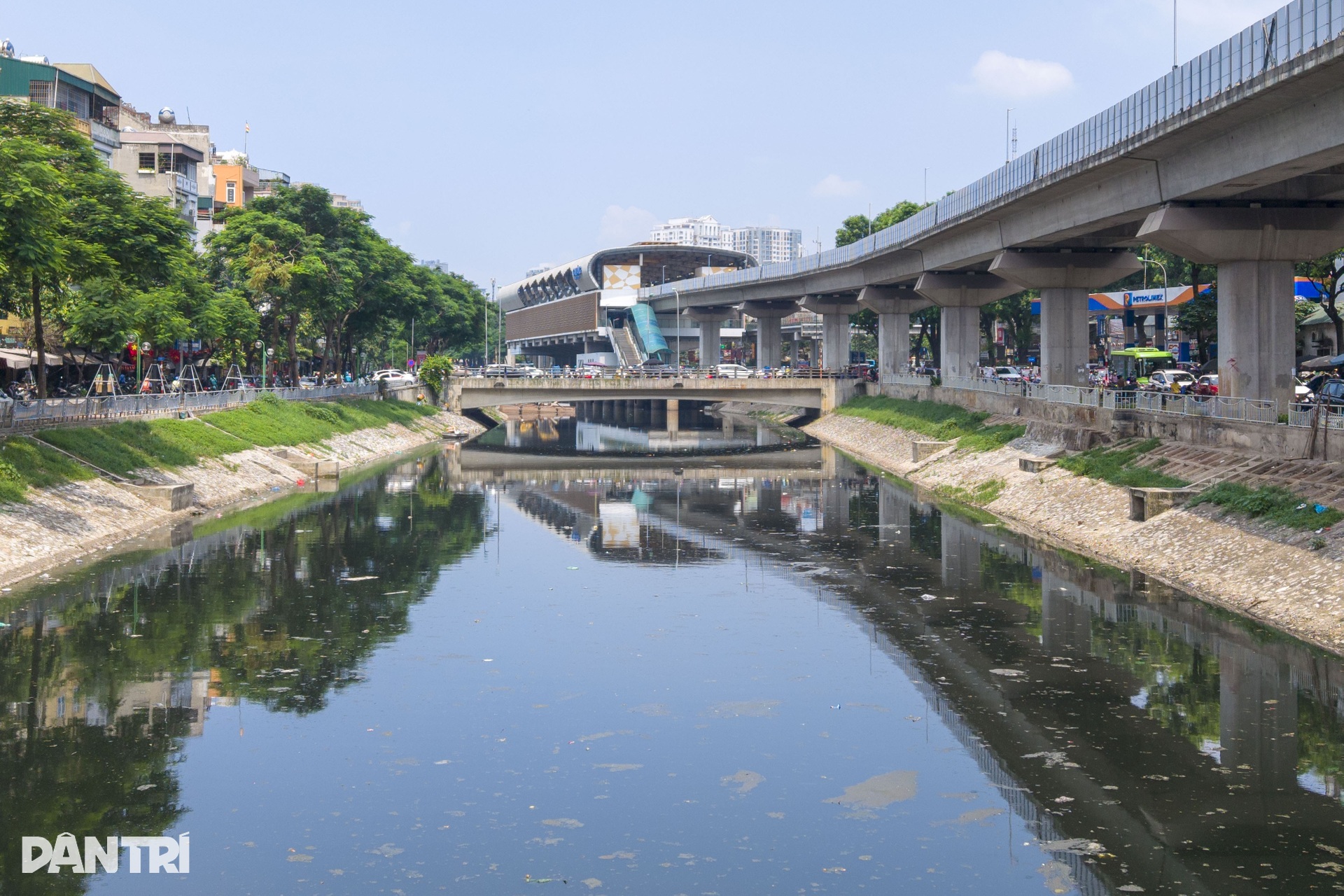 Những gam màu xanh - đen trên dòng sông Tô Lịch - 5 Những gam màu xanh - đen trên dòng sông Tô Lịch - 5