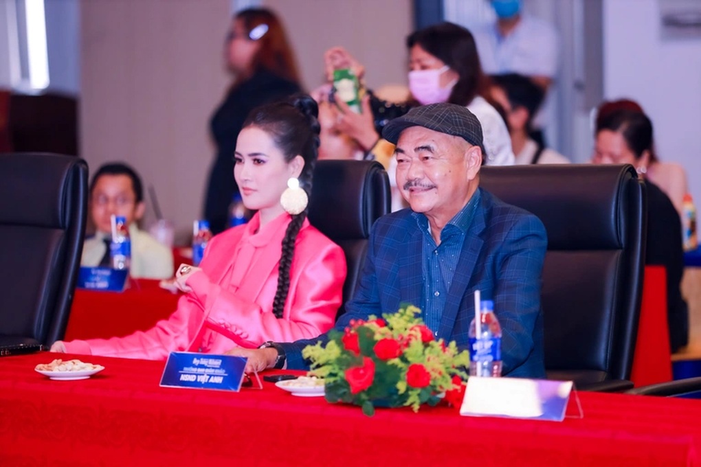 Tiết lộ tính cách cầm cân nảy mực của NSND Việt Anh - 1 Tiết lộ tính cách cầm cân nảy mực của NSND Việt Anh - 1