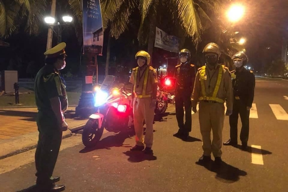 Nữ cán bộ chống dịch: Con công an, ba mẹ trực chiến, ở nhà tự chăm nhau - 1 Nữ cán bộ chống dịch: Con công an, ba mẹ trực chiến, ở nhà tự chăm nhau - 1