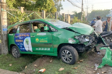 Dùng kéo cướp xe taxi, gây tai nạn trên đường tháo chạy