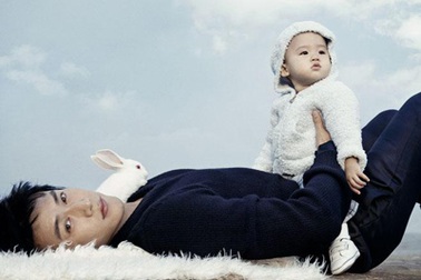 Lục Nghị “khoe” con gái trên tạp chí lớn