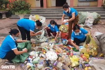 Phụ nữ biến rác thải thành tiền tỷ, mang yêu thương đến người nghèo