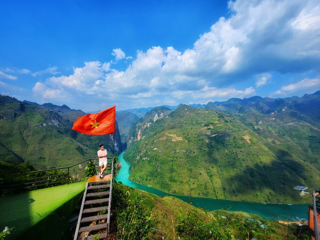 Những phiên chợ màu sắc, khách mê mẩn loạt món ngon ở Hà Giang - 1 Những phiên chợ màu sắc, khách mê mẩn loạt món ngon ở Hà Giang - 1