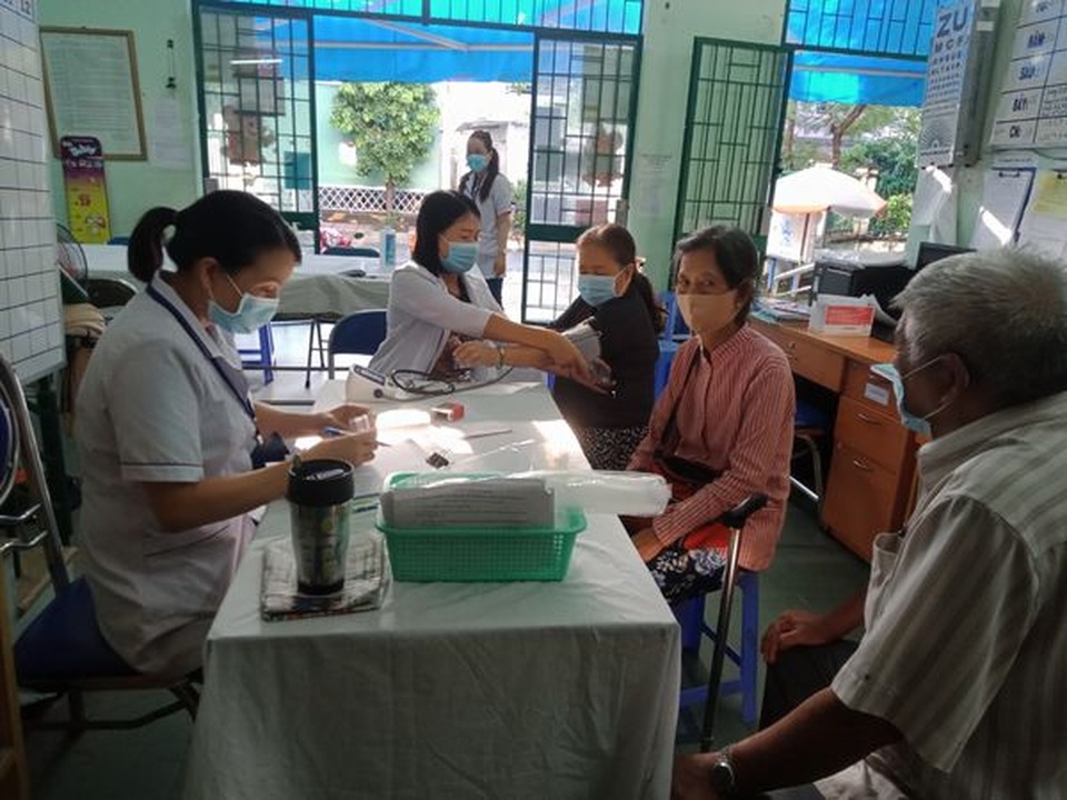 Làn sóng thứ 3 của dịch Covid-19 rình rập cộng đồng - 2 Làn sóng thứ 3 của dịch Covid-19 rình rập cộng đồng - 2