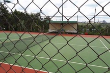 Doanh nghiệp góp tiền làm sân tennis để... lãnh đạo xã chơi?