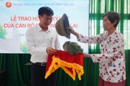 Sau hơn nửa thế kỷ, con gái xúc động nhận lại kỷ vật của người cha "đi B"