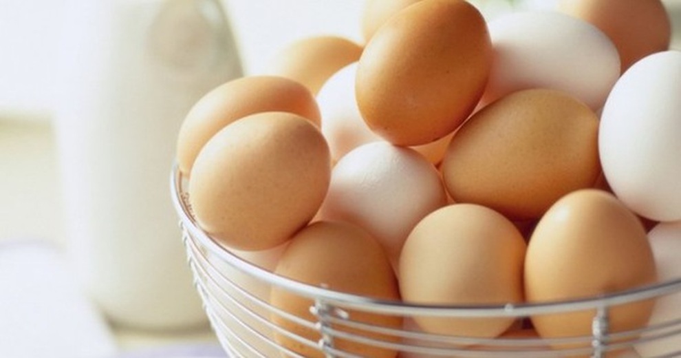 Chị em nội trợ chia sẻ mẹo hay phân biệt trứng gà cũ, mới - 2 Chị em nội trợ chia sẻ mẹo hay phân biệt trứng gà cũ, mới - 2