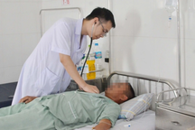 Cảnh báo nhiều người bị mất nước, máu cô đặc, suy thận do nắng nóng