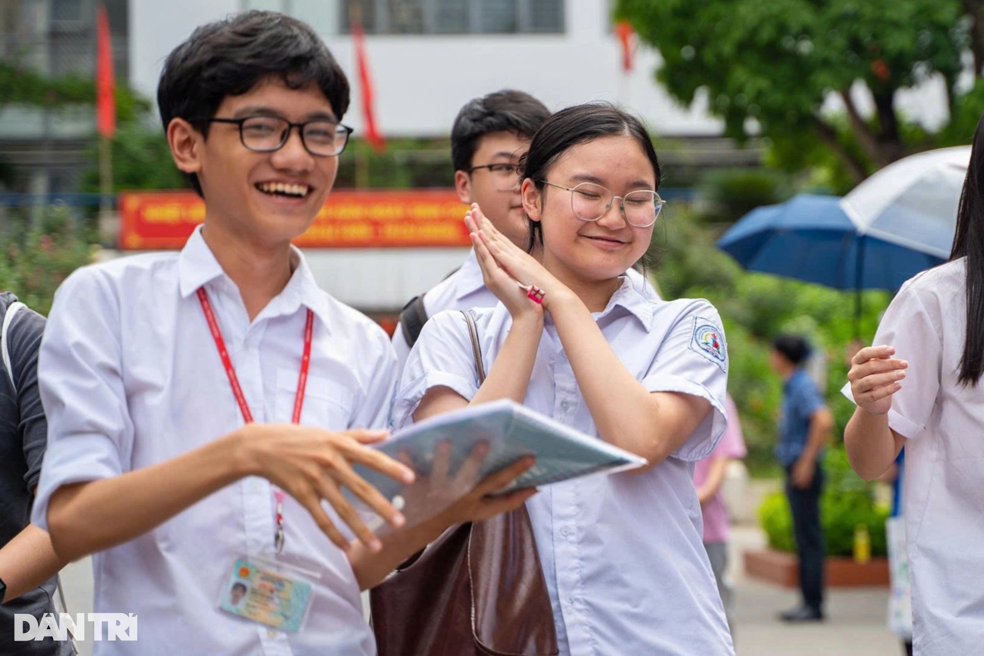 “Dù kết quả thi ra sao, con vẫn luôn có gia đình đồng hành - 13 “Dù kết quả thi ra sao, con vẫn luôn có gia đình đồng hành - 13