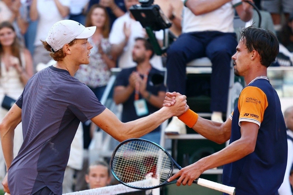 Sinner bị loại sau 5 tiếng, Casper Ruud đi tiếp ở Roland Garros - 1 Sinner bị loại sau 5 tiếng, Casper Ruud đi tiếp ở Roland Garros - 1