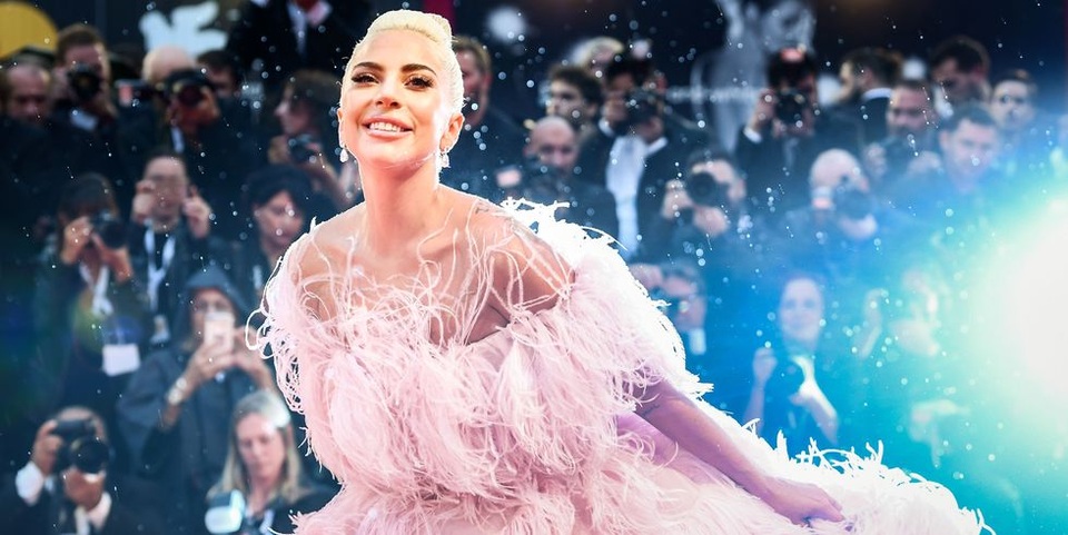 Những bộ cánh ấn tượng của Lady Gaga trong 5 năm qua - 7 Những bộ cánh ấn tượng của Lady Gaga trong 5 năm qua - 7