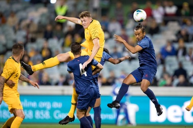 Choáng với số bàn thắng của trung vệ cao 2 mét, hơn cả tiền đạo Australia