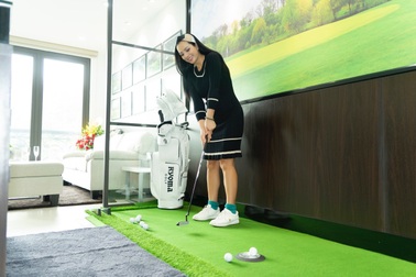 Theo chân Thuý Hằng đến showroom đầu tiên của Ryoma tại Việt Nam