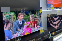 Phí bảo trì tivi và đủ khoản thu "lạnh lùng" ở trường học