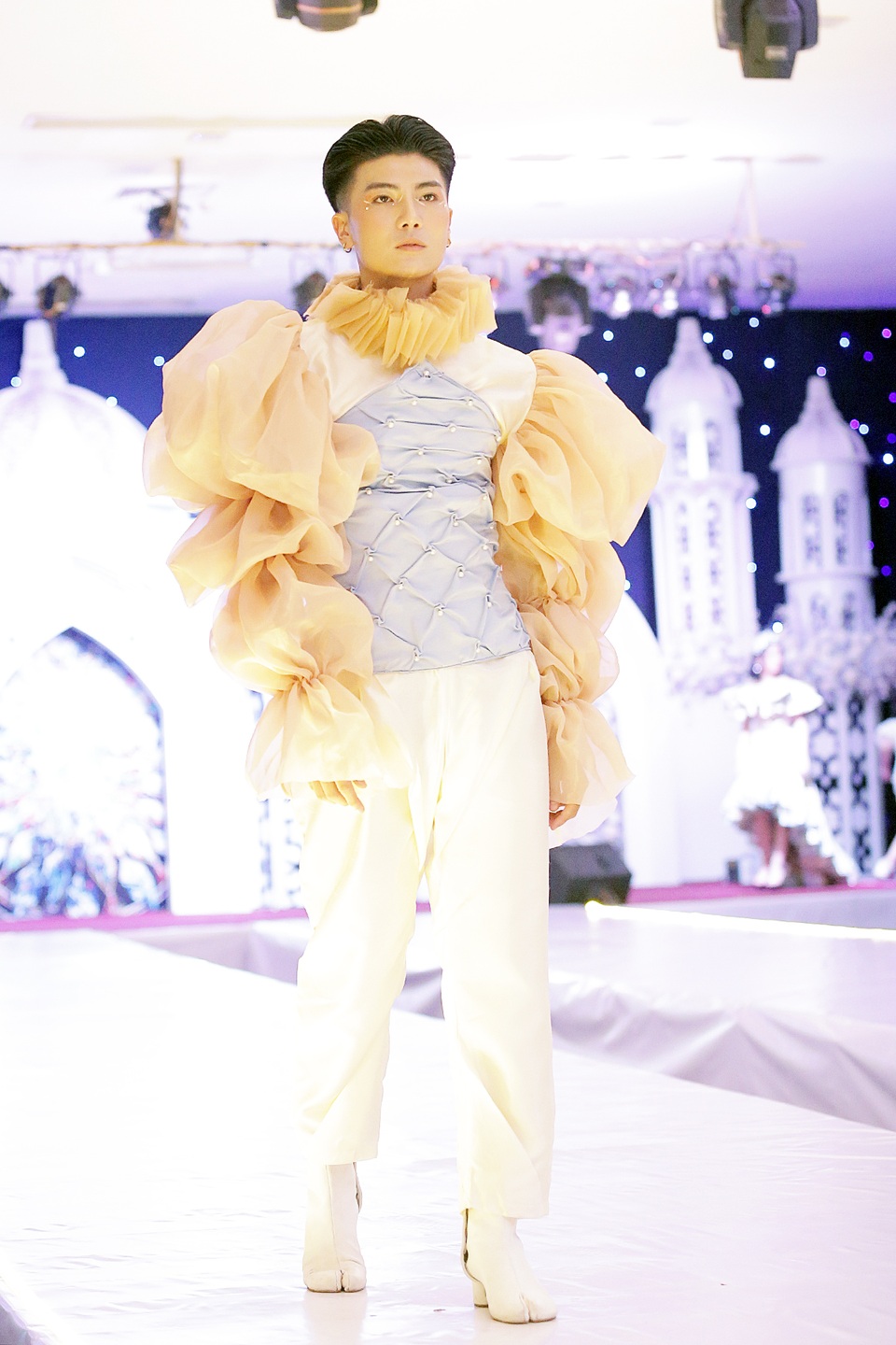 Chiêm ngưỡng những thiết kế thời trang độc đáo của học sinh Hà thành - 10 Chiêm ngưỡng những thiết kế thời trang độc đáo của học sinh Hà thành - 10