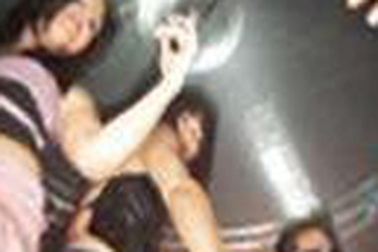 Lên sàn kiếm bạn tình