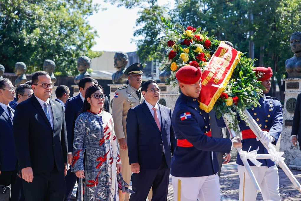 Thủ tướng dâng hoa tưởng niệm lãnh đạo lập quốc Cộng hòa Dominica - 1 Thủ tướng dâng hoa tưởng niệm lãnh đạo lập quốc Cộng hòa Dominica - 1
