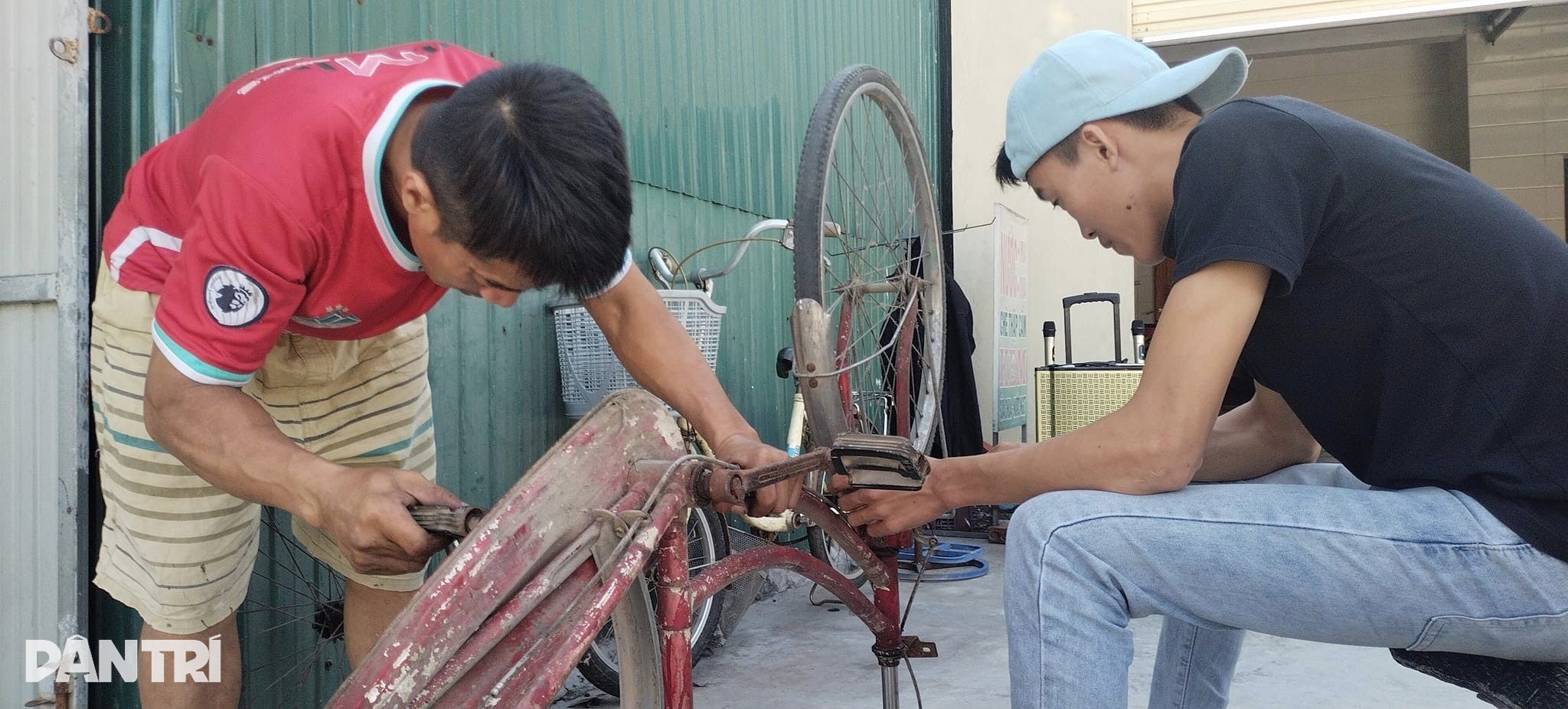 Cậu trai méo mó, nói chẳng ra hơi mà đi thuyết phục làm từ thiện - 4 Cậu trai méo mó, nói chẳng ra hơi mà đi thuyết phục làm từ thiện - 4