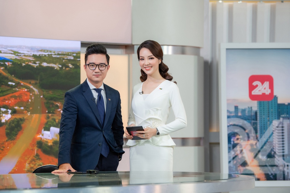 Á hậu Thụy Vân lên sóng đập tan tin đồn nghỉ việc ở VTV - 6 Á hậu Thụy Vân lên sóng đập tan tin đồn nghỉ việc ở VTV - 6