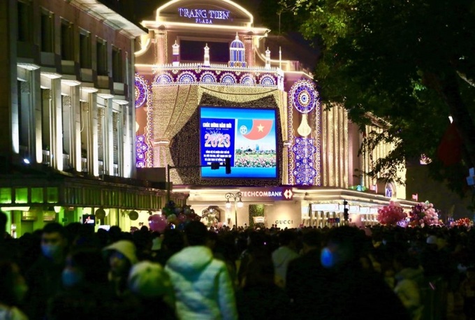  Đón năm mới 2023 tại Thủ đô Hà Nội.