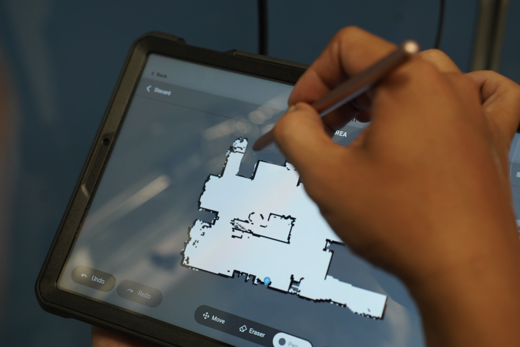 Bệnh viện công đầu tiên ở Việt Nam có 2 robot khử khuẩn công nghệ mới UV - 2 Bệnh viện công đầu tiên ở Việt Nam có 2 robot khử khuẩn công nghệ mới UV - 2