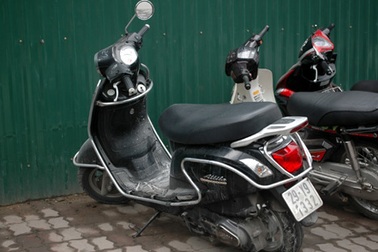 Hà Nội: Xe máy đang chạy lại phát hỏa