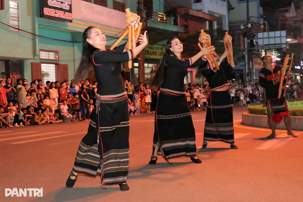 Rực rỡ sắc màu di sản văn hóa trên phố tại Festival Tràng An kết nối di sản - 9 Rực rỡ sắc màu di sản văn hóa trên phố tại Festival Tràng An kết nối di sản - 9
