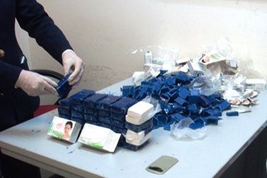 Bà lão 71 tuổi vận chuyển 9 bánh heroin trị giá gần 10 tỷ đồng