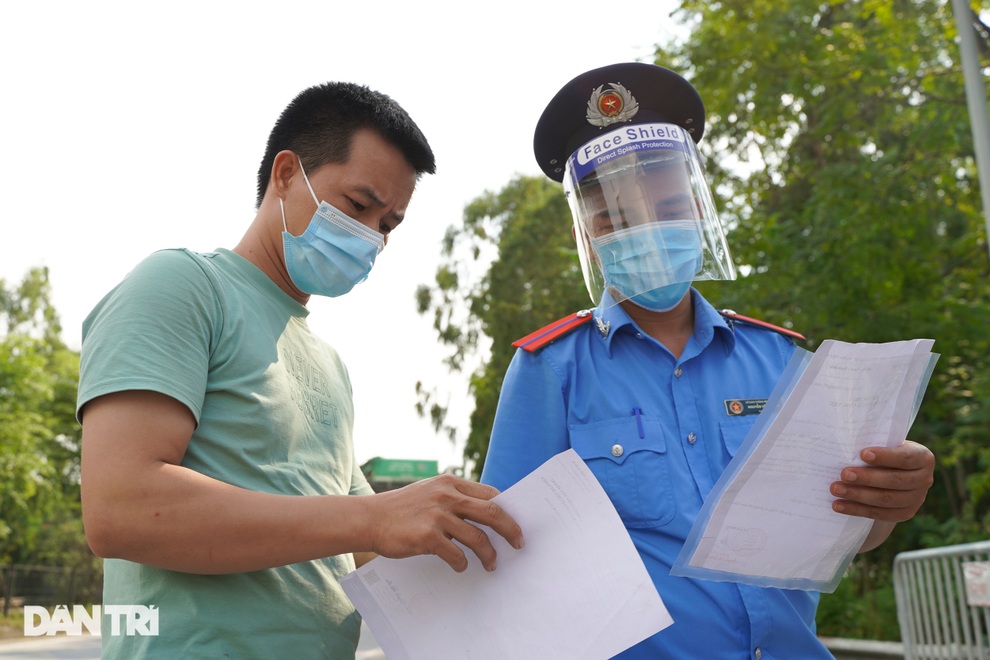 Cửa ngõ Thủ đô ùn tắc kéo dài, hàng nghìn phương tiện buộc phải quay đầu - 9 Cửa ngõ Thủ đô ùn tắc kéo dài, hàng nghìn phương tiện buộc phải quay đầu - 9