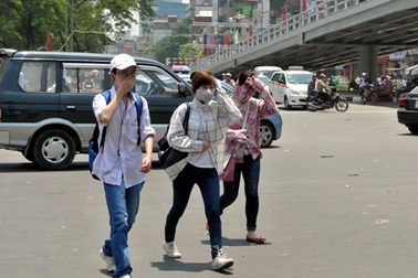 Hôm nay nhiệt độ Hà Nội tiếp tục vượt ngưỡng 40 độ C