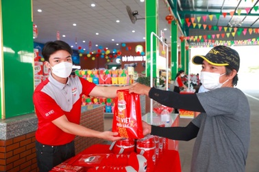 Hết mình về quê: Hành trình khởi sắc của Tết Việt