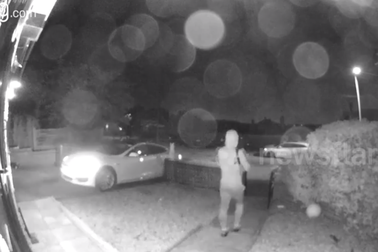 Xem trộm phá khóa xe điện 2,5 tỷ không cần chìa trong chớp mắt