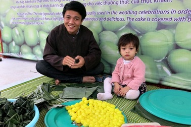 Thưởng thức các món bánh nức tiếng của phố Hội