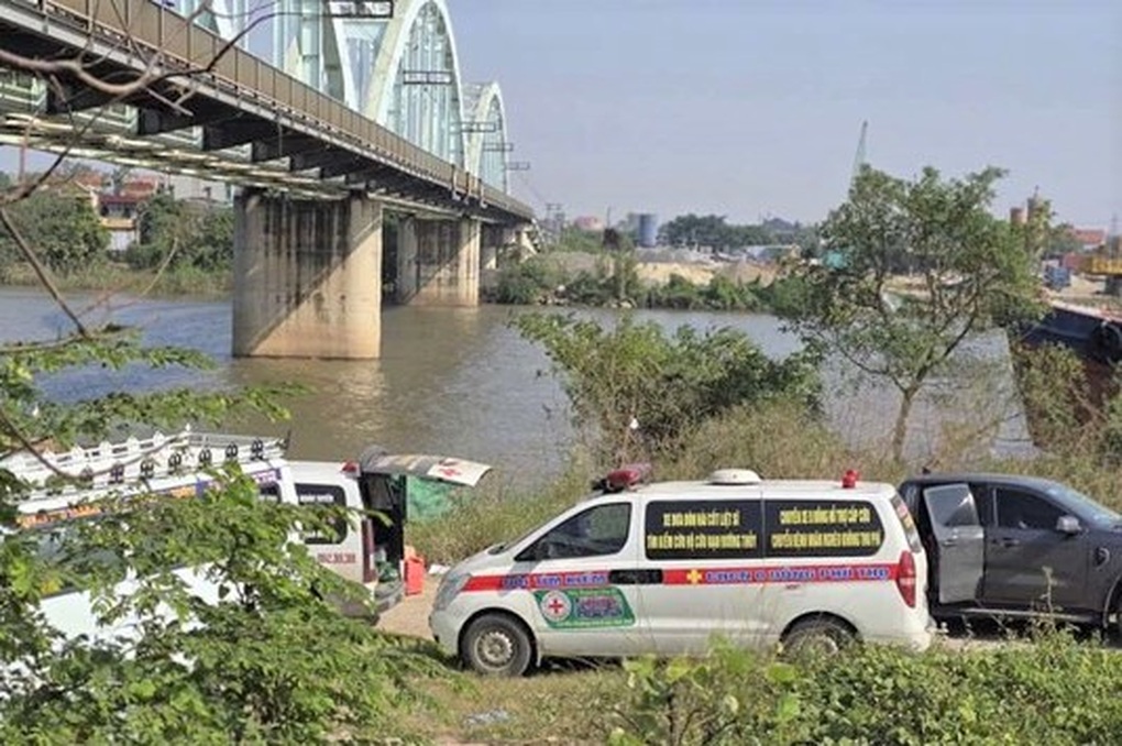 Phát hiện thi thể nữ công nhân trên sông Đáy - 1