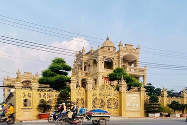 Vì sao chủ biệt thự dát vàng ở Bà Rịa - Vũng Tàu bị bắt?