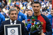 Ronaldo nhận thêm kỷ lục Guiness đáng mơ ước của mọi vận động viên