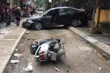 Xác định danh tính nữ tài xế lùi xe Camry cán chết người ở Hà Nội