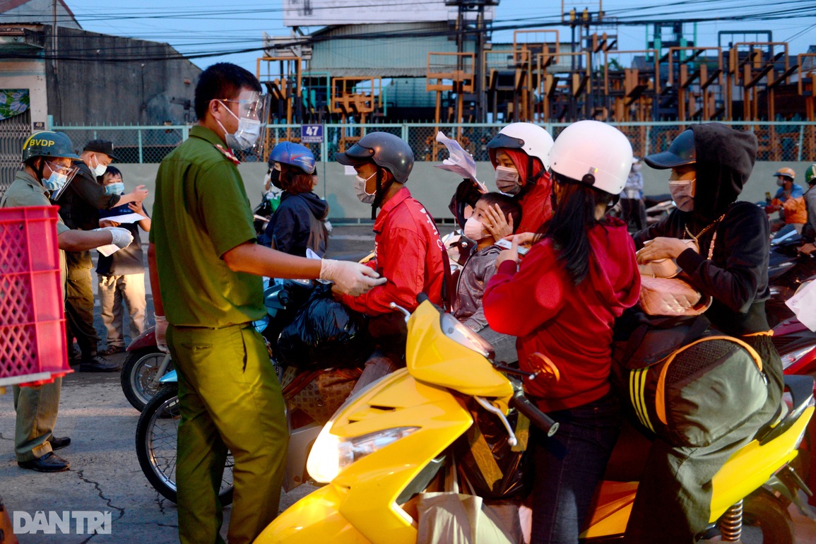 Vạn lao động rời TPHCM: Việc mất nhân lực như người ốm nhận thêm vết thương - 3 Vạn lao động rời TPHCM: Việc mất nhân lực như người ốm nhận thêm vết thương - 3
