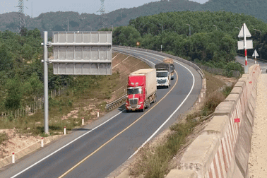 Ghi nhận trên cao tốc Cam Lộ - La Sơn nửa tháng sau vụ tai nạn thảm khốc