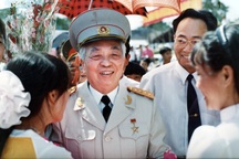 Triển lãm ảnh trực tuyến "Đại tướng Võ Nguyên Giáp với ATK Thái Nguyên"