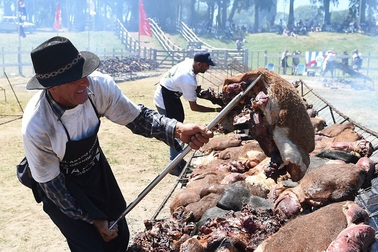 Bữa tiệc thịt nướng lớn nhất thế giới dùng hết 16.5 tấn thịt