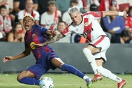 Lamine Yamal ghi bàn trong ngày Barcelona hòa thất vọng