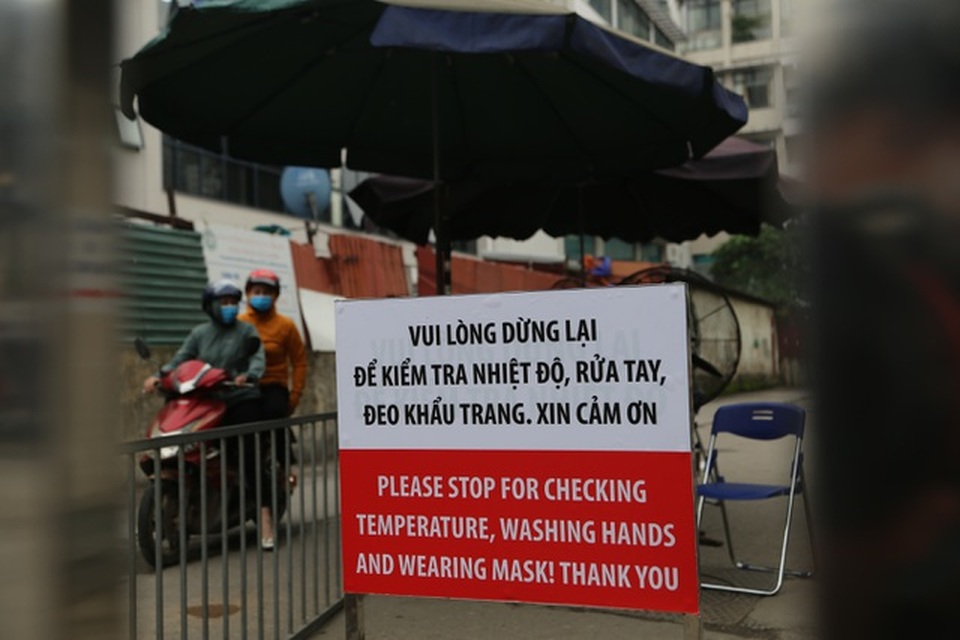 Bộ Y tế: Khẩn cấp lập danh sách người dân từng đến khám tại BV Bạch Mai - 1 Bộ Y tế: Khẩn cấp lập danh sách người dân từng đến khám tại BV Bạch Mai - 1