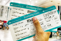 Giá vé máy bay Tết đắt đỏ, người dân đau đầu tìm đường về quê