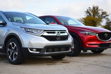 Hàng ngoại về ồ ạt, nội địa dư thừa lắp ráp, ô tô giảm giá tận cùng