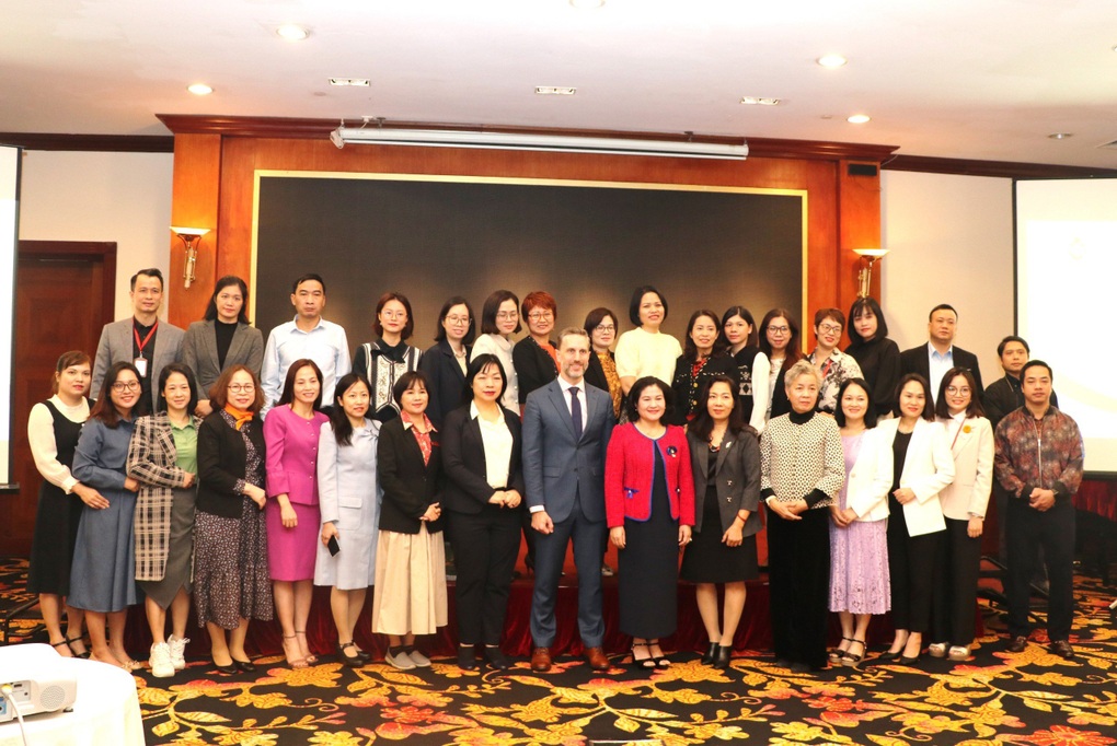 Chương trình đào tạo cung cấp dịch vụ xã hội hỗ trợ người bị bạo lực giới - 2 Chương trình đào tạo cung cấp dịch vụ xã hội hỗ trợ người bị bạo lực giới - 2
