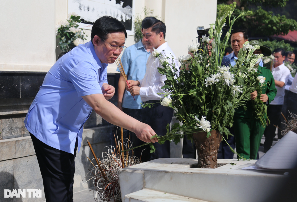 Chủ tịch Quốc hội thăm cựu chiến binh, mẹ Việt Nam anh hùng - 8 Chủ tịch Quốc hội thăm cựu chiến binh, mẹ Việt Nam anh hùng - 8