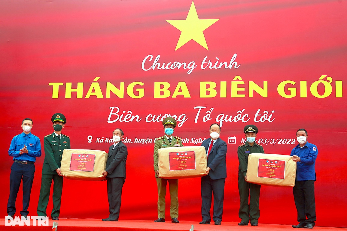 Tuổi trẻ thể hiện khát vọng dấn thân, cống hiến nhiệt huyết sức trẻ - 12 Tuổi trẻ thể hiện khát vọng dấn thân, cống hiến nhiệt huyết sức trẻ - 12