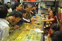 Thị trường vàng lại "loạn giá"
